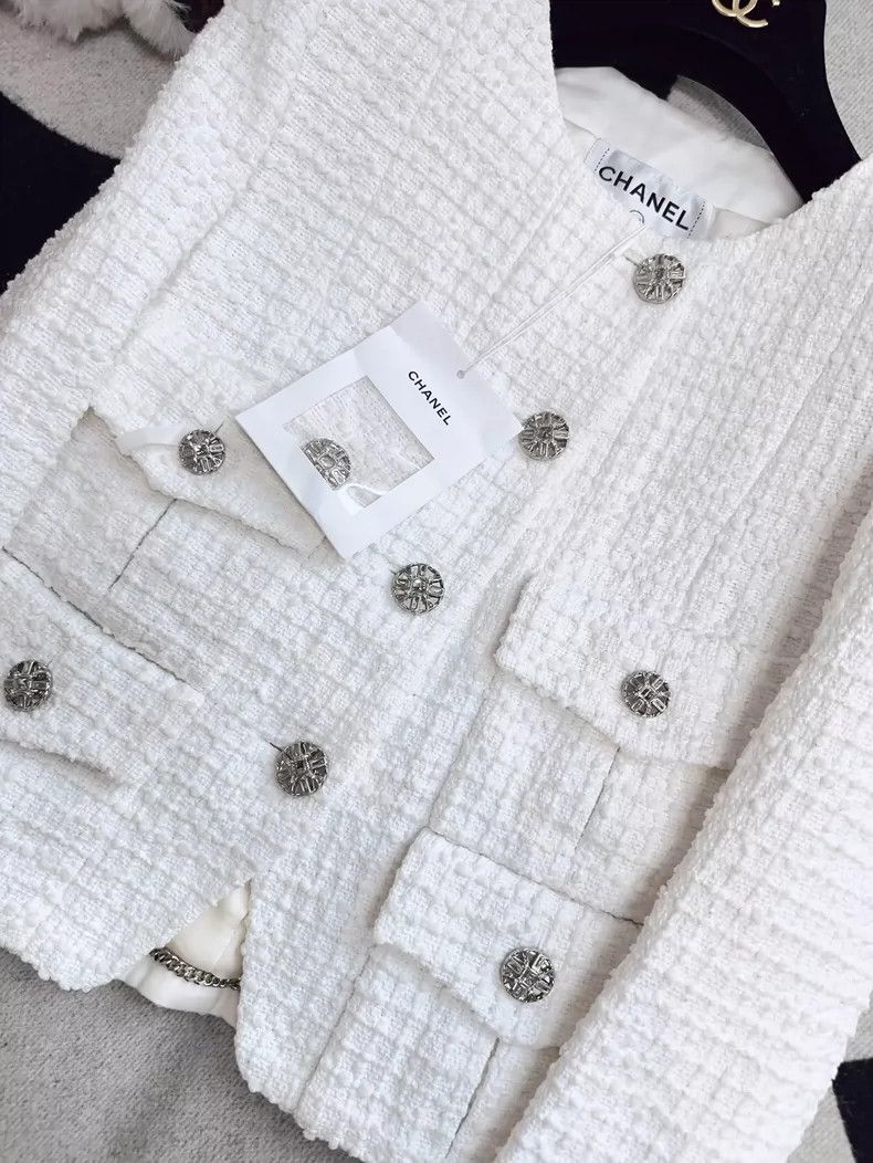 Chanel Chanel White Waffle Jacket with Sparkling Buttons Size S / US 4 / IT 40 - 4 Thumbnail