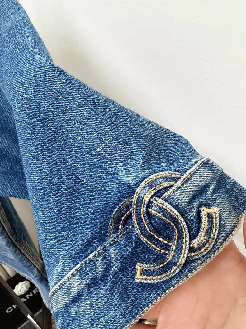 Chanel Chanel Vintage Blue Denim Top with Glass Buttons Size L / US 10 / IT 46 - 3 Thumbnail