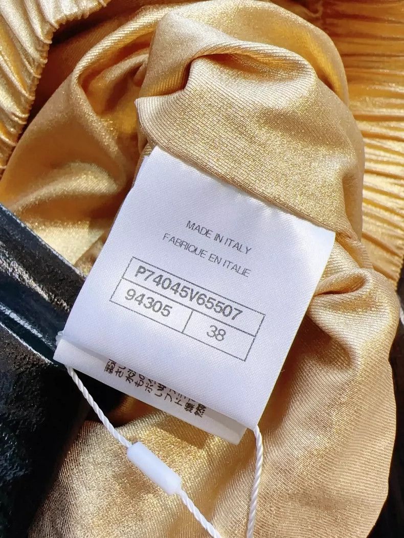 Chanel Chanel Black Short Zip Jacket with Gold Trim Size M / US 6-8 / IT 42-44 - 6 Thumbnail