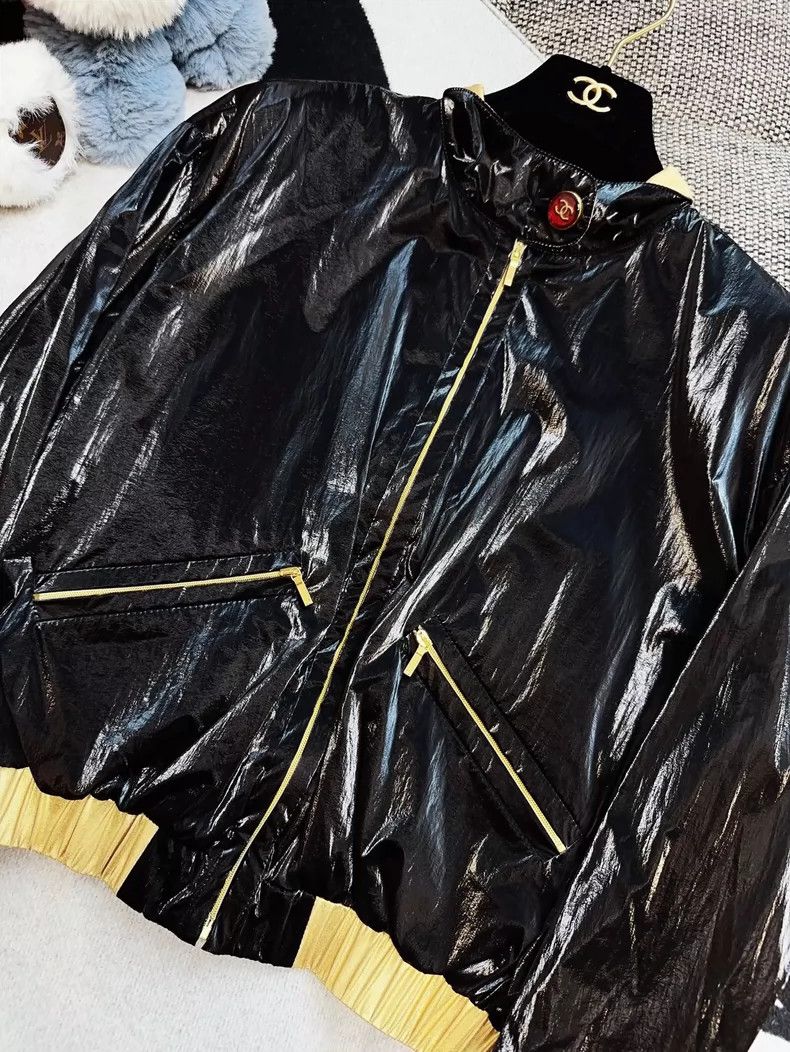 Chanel Chanel Black Short Zip Jacket with Gold Trim Size M / US 6-8 / IT 42-44 - 5 Thumbnail