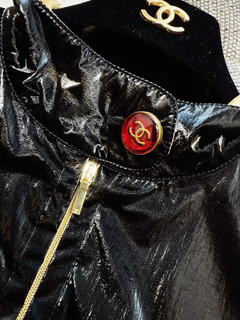 Chanel Chanel Black Short Zip Jacket with Gold Trim Size M / US 6-8 / IT 42-44 - 4 Thumbnail