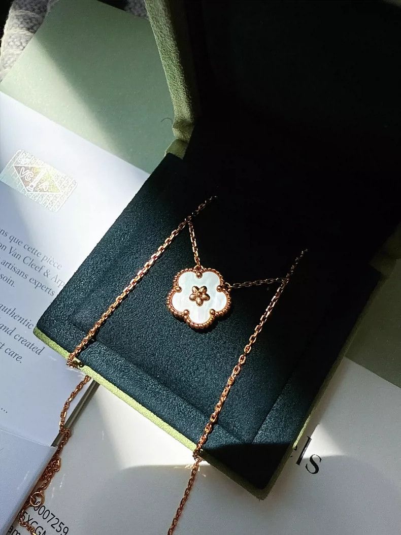 Cartier Van Cleef Arpel Lucky Spring Necklace Size ONE SIZE - 3 Thumbnail