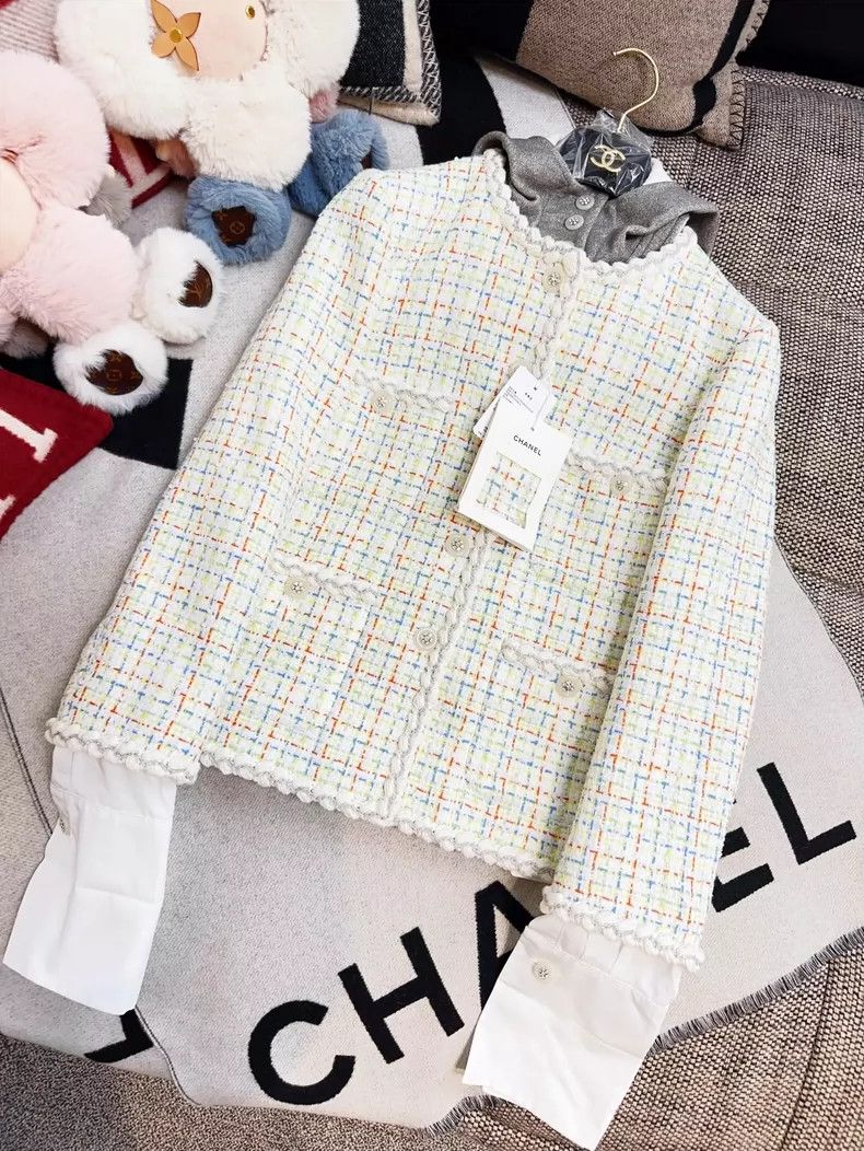 Chanel Chanel White Tweed Jacket with Removable Hood Size M / US 6-8 / IT 42-44 - 3 Thumbnail