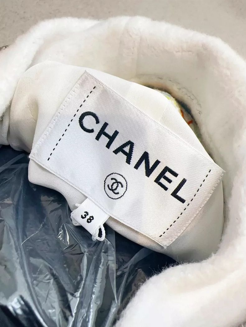 Chanel Chanel White Tweed Jacket with Removable Hood Size M / US 6-8 / IT 42-44 - 7 Thumbnail