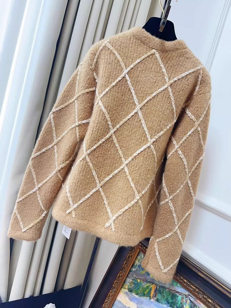 Chanel Chanel Beige Quilted Cardigan with Diamond Buttons Size S / US 4 / IT 40 - 2 Thumbnail