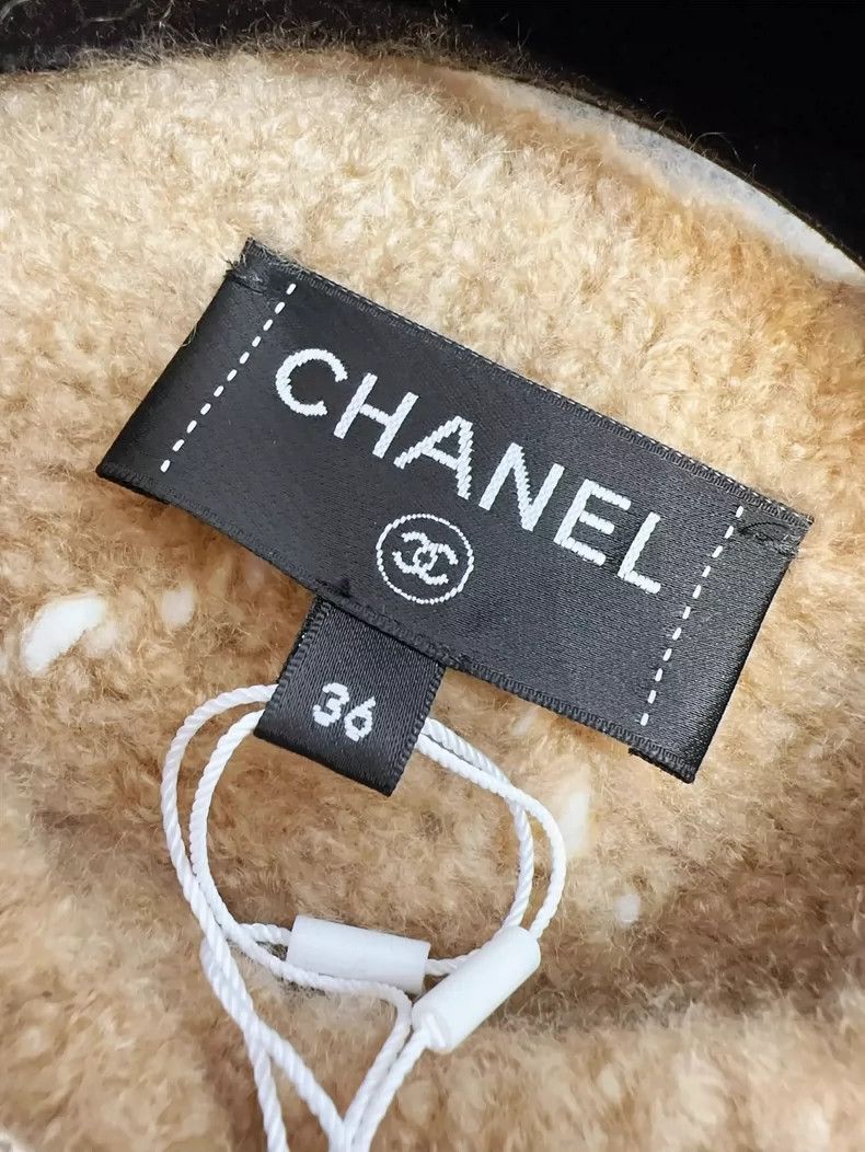 Chanel Chanel Beige Quilted Cardigan with Diamond Buttons Size S / US 4 / IT 40 - 6 Thumbnail