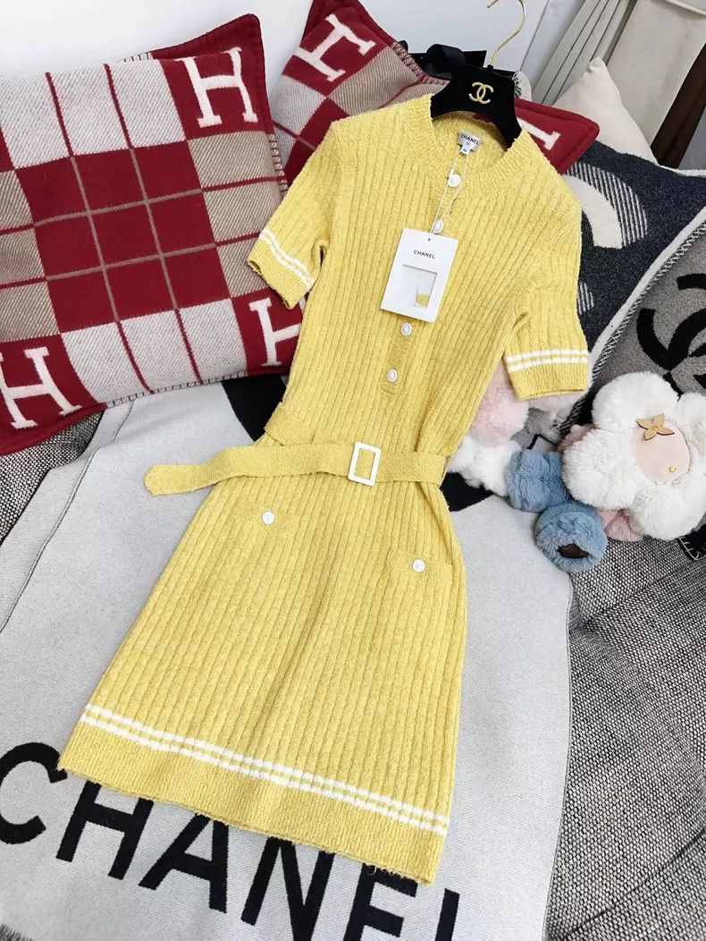 Chanel Chanel Yellow Knit Dress with Short Sleeves Size S / US 4 / IT 40 - 3 Thumbnail