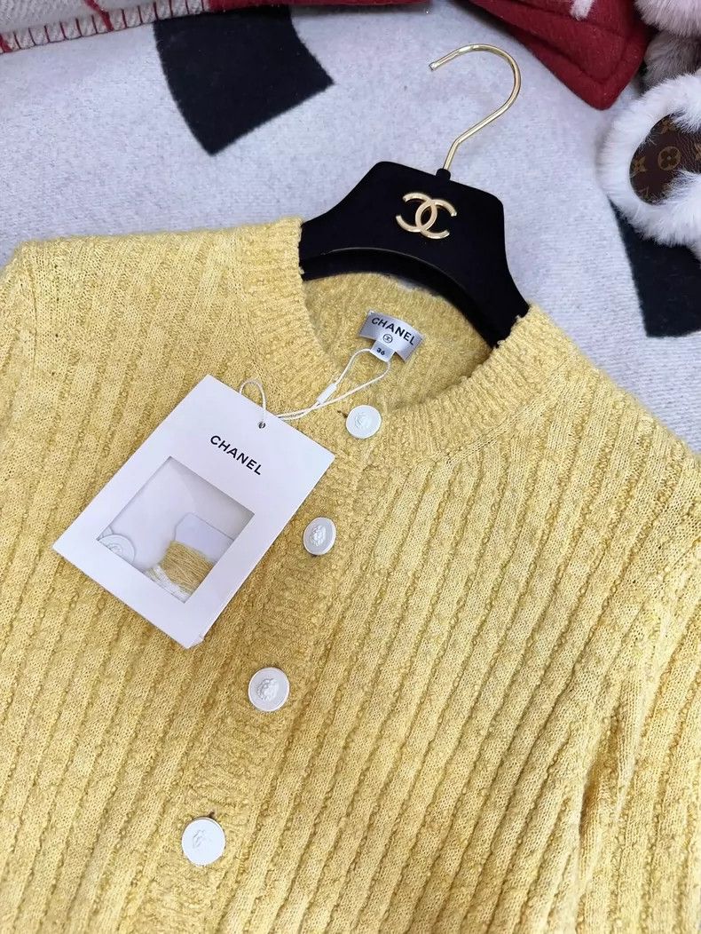 Chanel Chanel Yellow Knit Dress with Short Sleeves Size S / US 4 / IT 40 - 4 Thumbnail