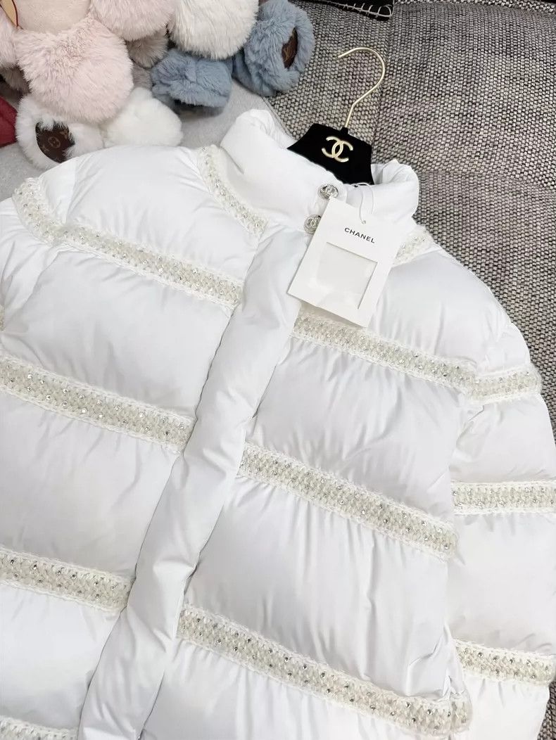 Chanel Chanel White Quilted Puffer Jacket with Lace Size XS / US 0-2 / IT 36-38 - 2 Thumbnail