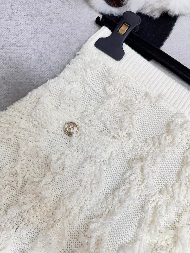 Chanel Chanel Spring Summer Cream Fringed Skirt Size 34" / US 12 / IT 48 - 4 Thumbnail
