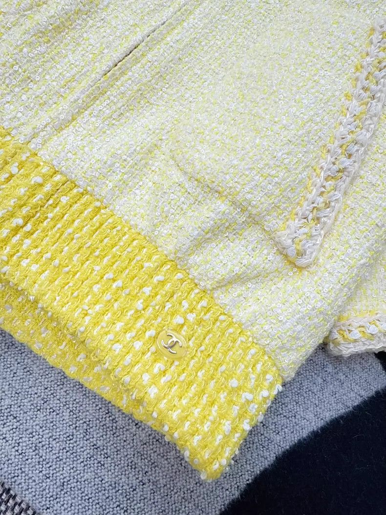 Chanel Chanel Yellow Embroidered Tweed Jacket Size S / US 4 / IT 40 - 3 Thumbnail