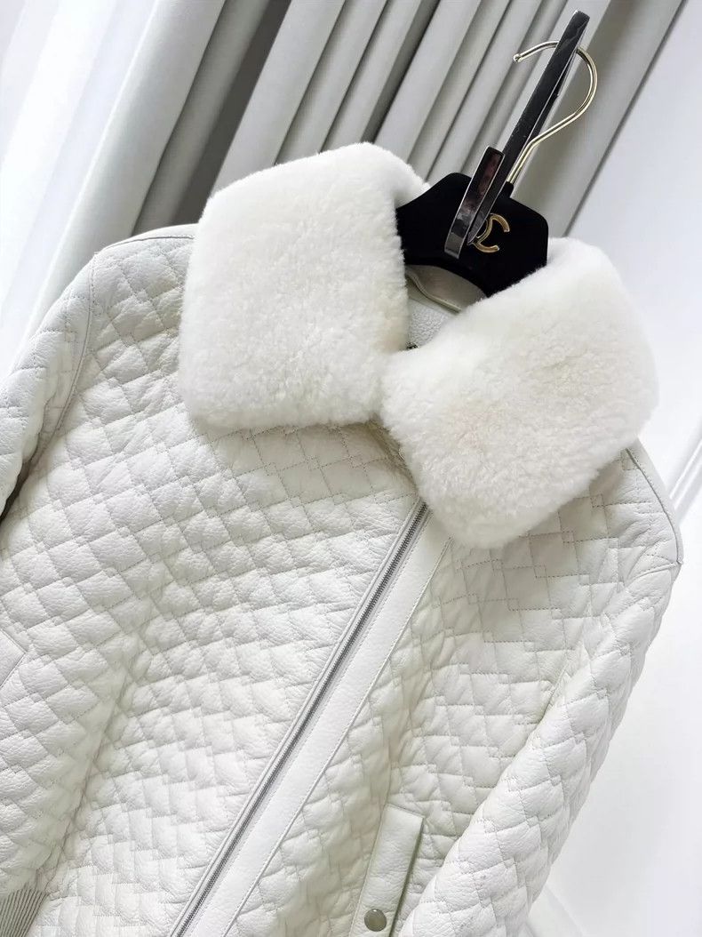 Hermes Hermes White Quilted Leather Jacket with Fur Collar Size M / US 6-8 / IT 42-44 - 7 Thumbnail
