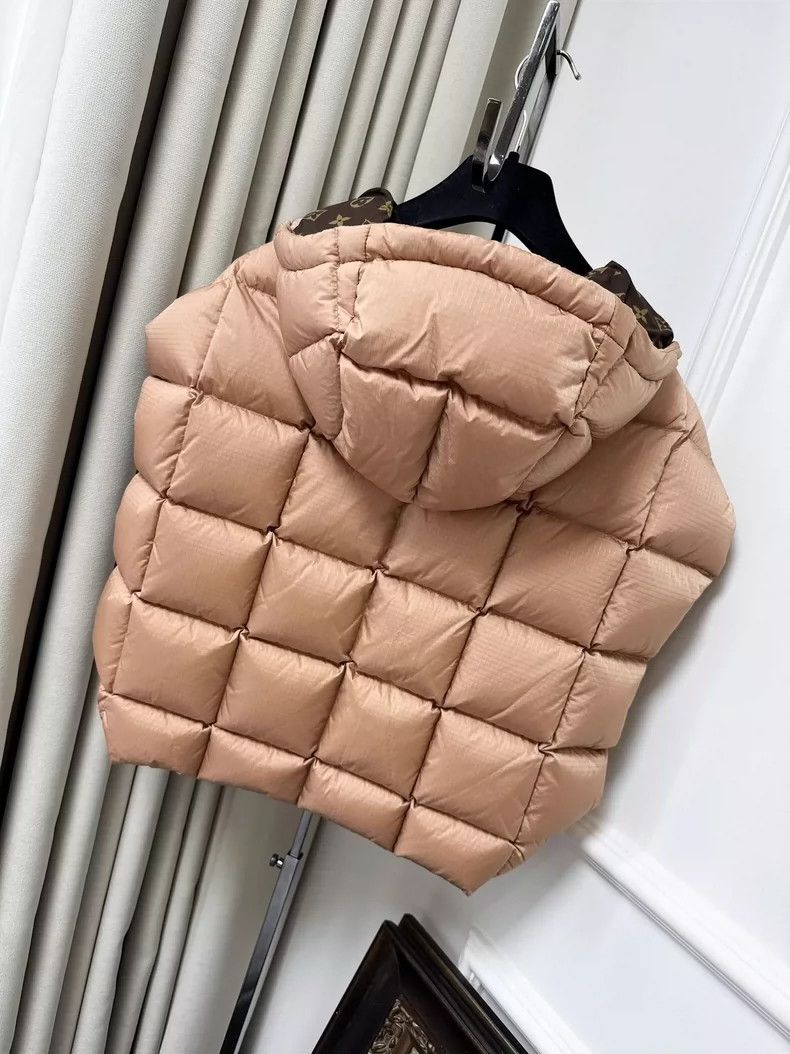 Louis Vuitton LV Caramel Hoodie Down Vest Size XS / US 0-2 / IT 36-38 - 6 Thumbnail