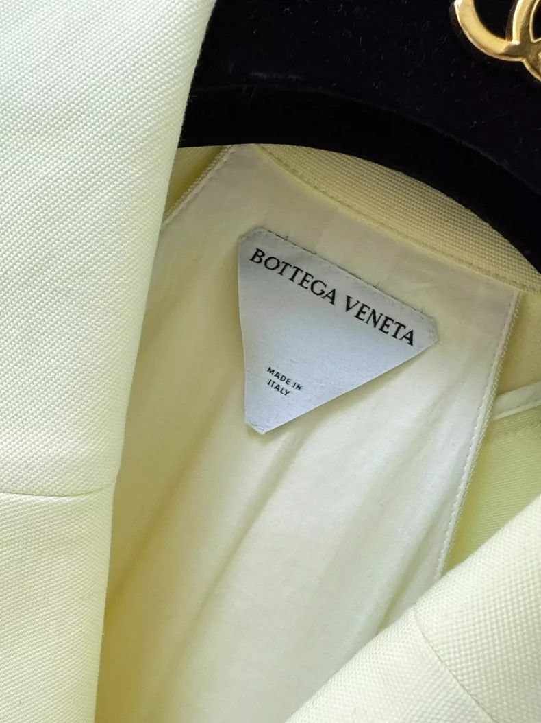 Bottega Veneta Long Yellow Trench Coat with Belt Size L / US 10 / IT 46 - 4 Thumbnail