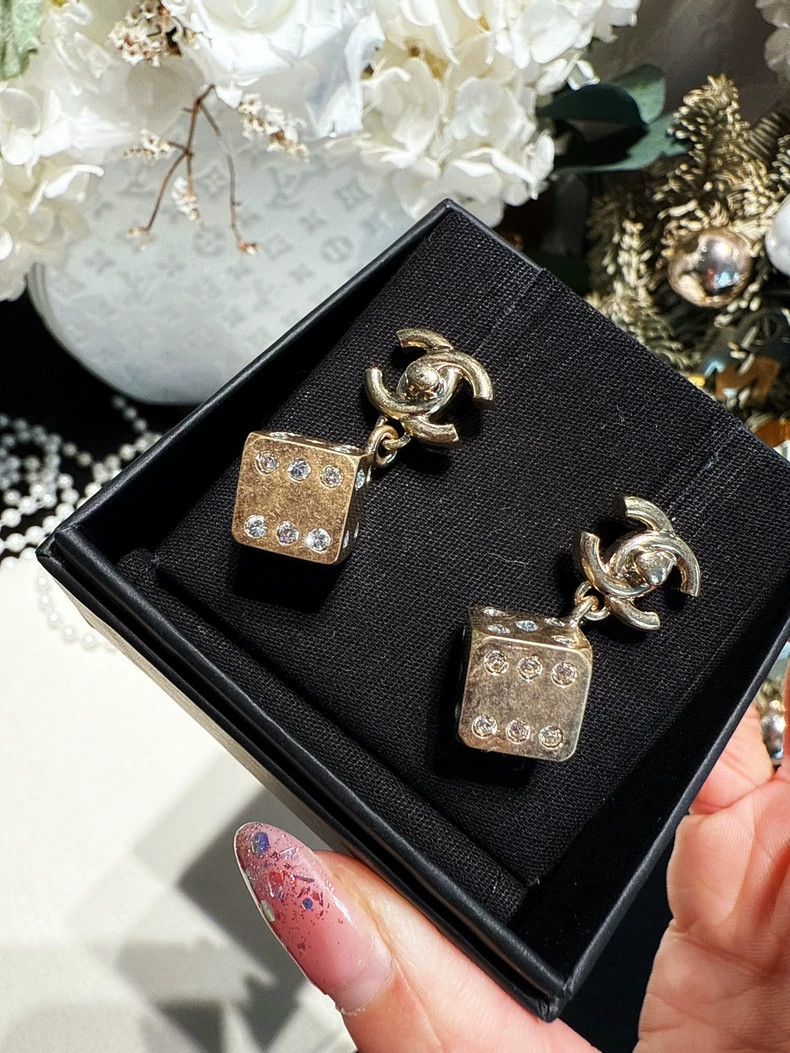 Chanel Chanel Vintage Gold Cube Earrings with Crystals Size ONE SIZE - 6 Thumbnail