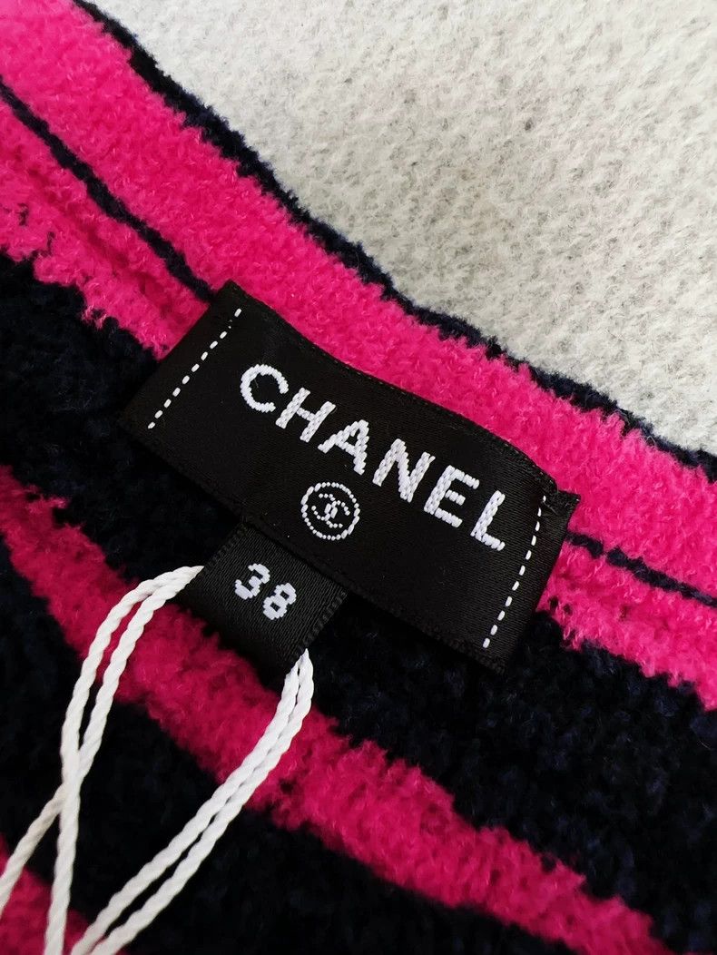 Chanel Chanel Black and Pink Knit Crop Top Size M / US 6-8 / IT 42-44 - 4 Thumbnail