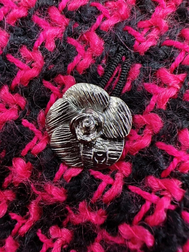 Chanel Chanel Pink Tweed Jacket with Camellia Size M / US 6-8 / IT 42-44 - 3 Thumbnail
