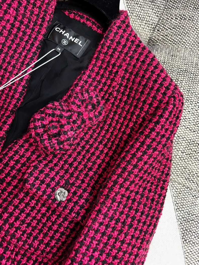 Chanel Chanel Pink Tweed Jacket with Camellia Size M / US 6-8 / IT 42-44 - 2 Thumbnail