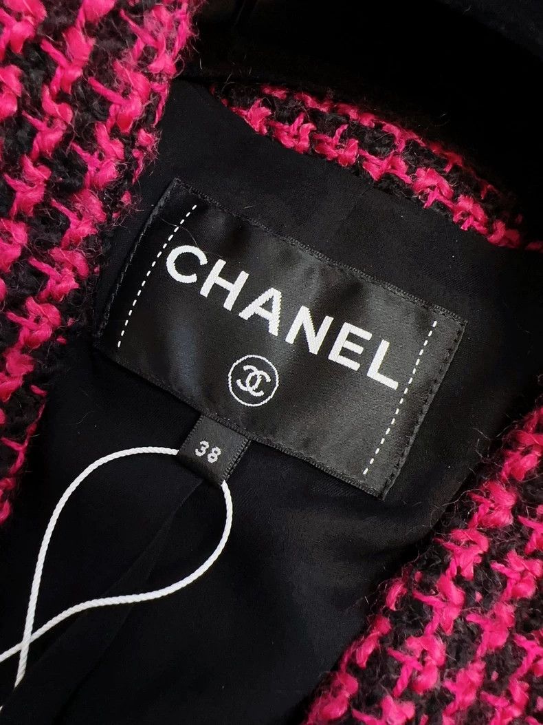 Chanel Chanel Pink Tweed Jacket with Camellia Size M / US 6-8 / IT 42-44 - 4 Thumbnail