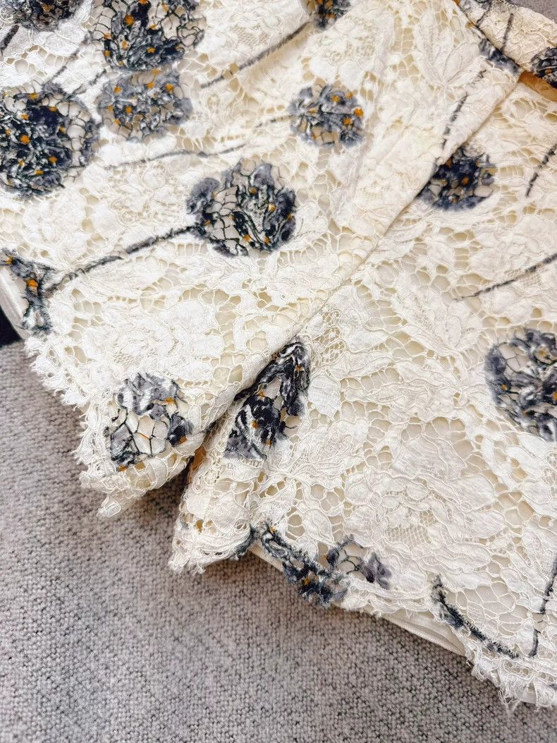 Valentino Valentino Lace Shorts with Floral Print Size 40" / US 18 - 4 Thumbnail