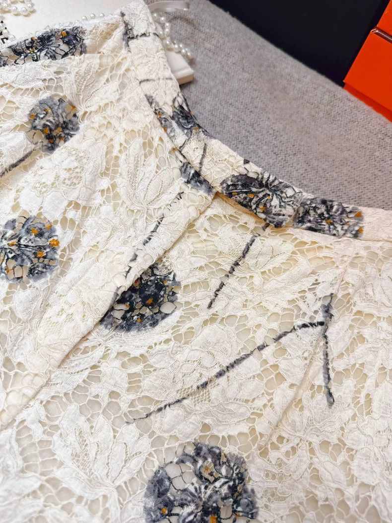 Valentino Valentino Lace Shorts with Floral Print Size 40" / US 18 - 3 Thumbnail
