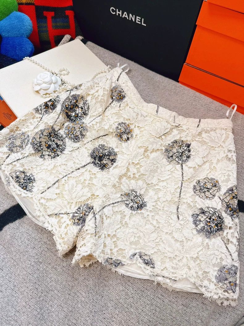 Valentino Valentino Lace Shorts with Floral Print Size 40" / US 18 - 2 Thumbnail