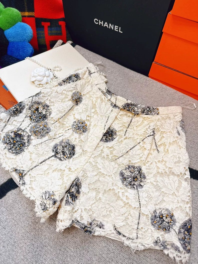 Valentino Valentino Lace Shorts with Floral Print Size 40" / US 18 - 7 Thumbnail