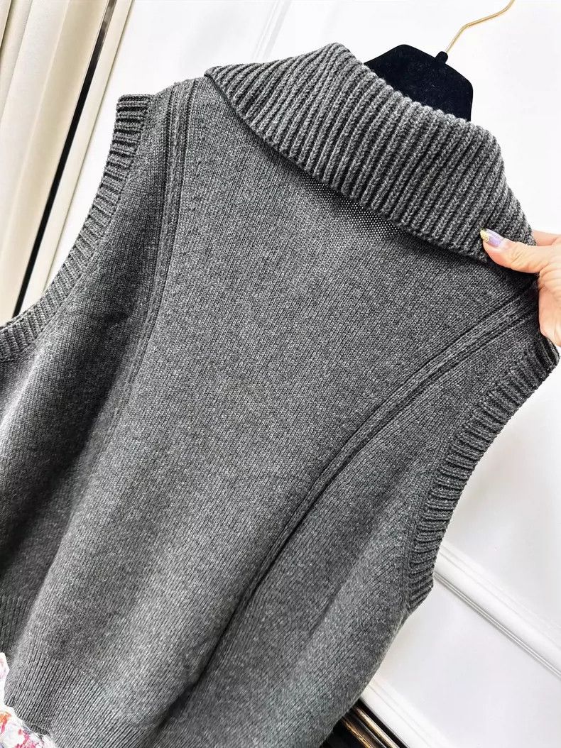 Chanel Chanel Gray Green Cashmere Sleeveless Vest Size M / US 6-8 / IT 42-44 - 3 Thumbnail