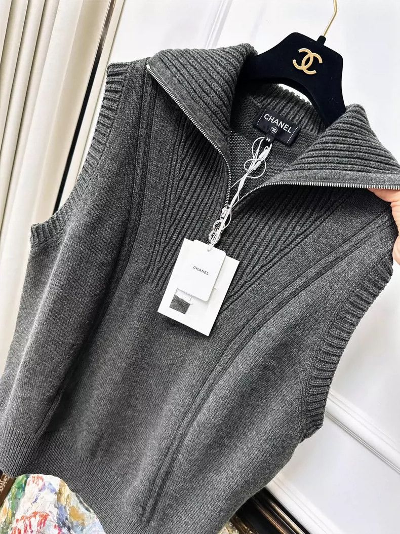 Chanel Chanel Gray Green Cashmere Sleeveless Vest Size M / US 6-8 / IT 42-44 - 2 Thumbnail