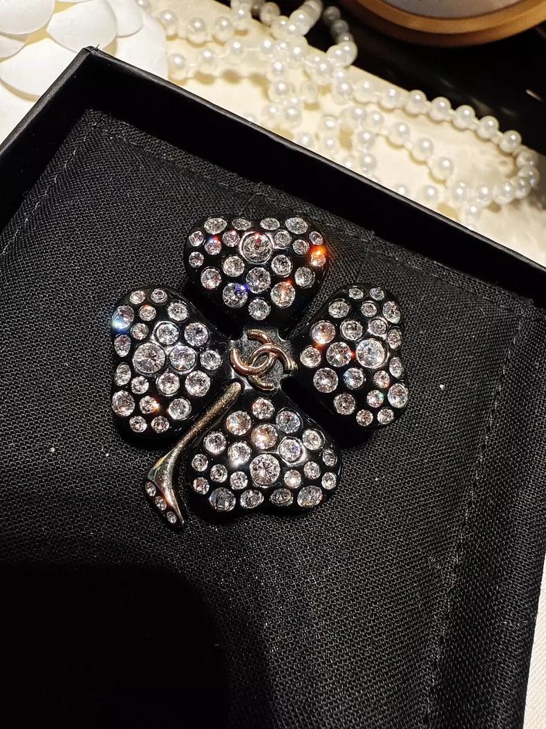 Chanel Chanel Four Leaf Clover Brooch with Logo Size ONE SIZE - 8 Thumbnail