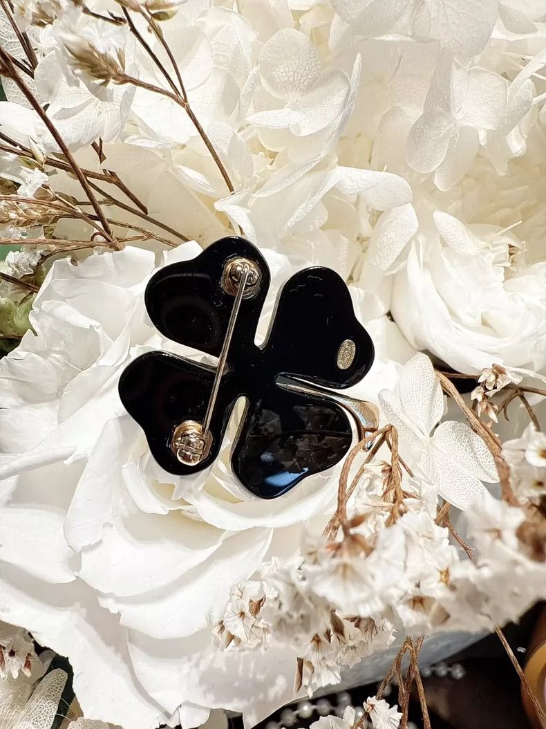 Chanel Chanel Four Leaf Clover Brooch with Logo Size ONE SIZE - 4 Thumbnail