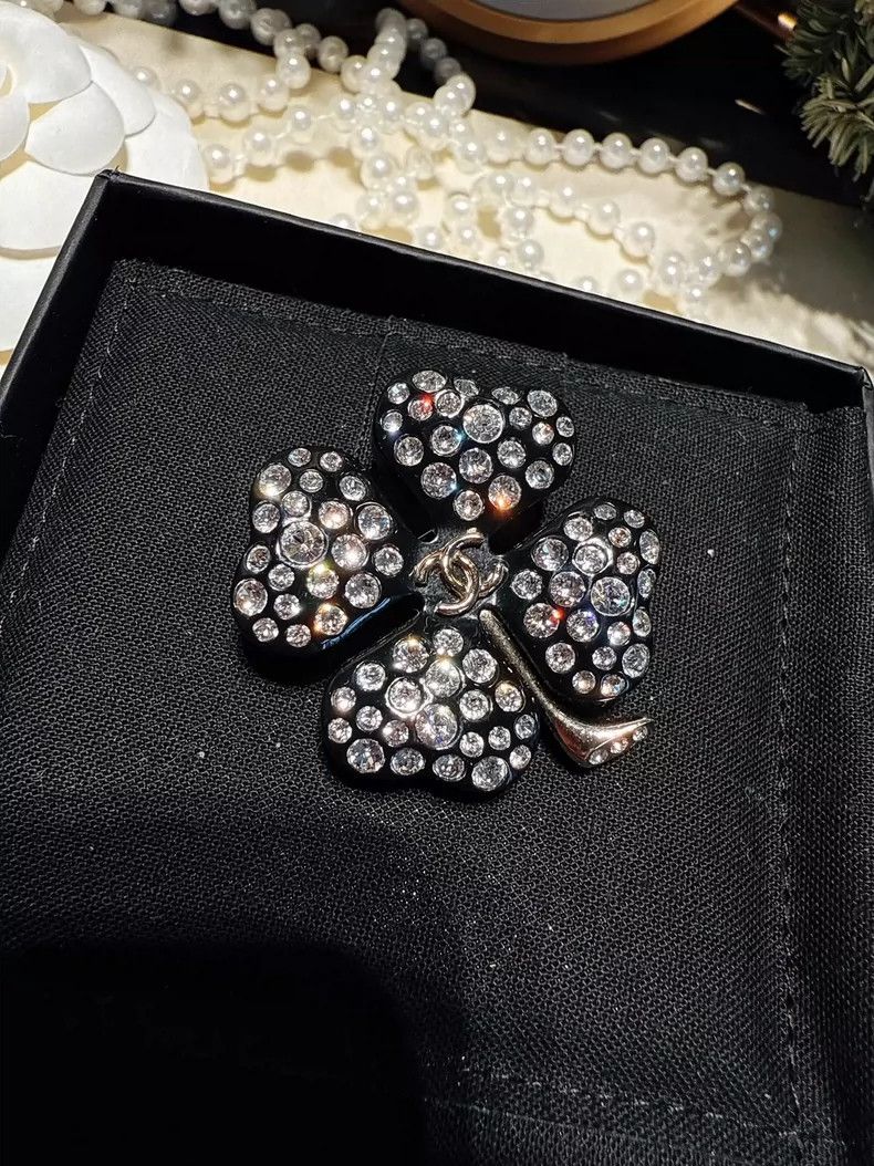 Chanel Chanel Four Leaf Clover Brooch with Logo Size ONE SIZE - 2 Thumbnail