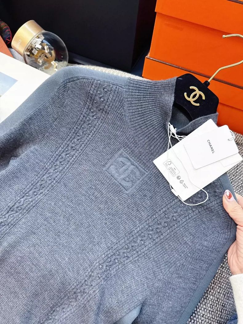 Chanel Chanel Gray Knitted Top with CC Logo Size S / US 4 / IT 40 - 3 Thumbnail