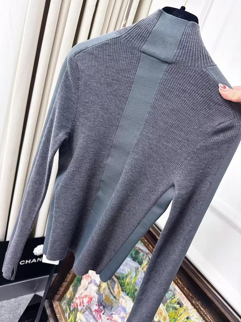 Chanel Chanel Gray Knitted Top with CC Logo Size S / US 4 / IT 40 - 2 Thumbnail