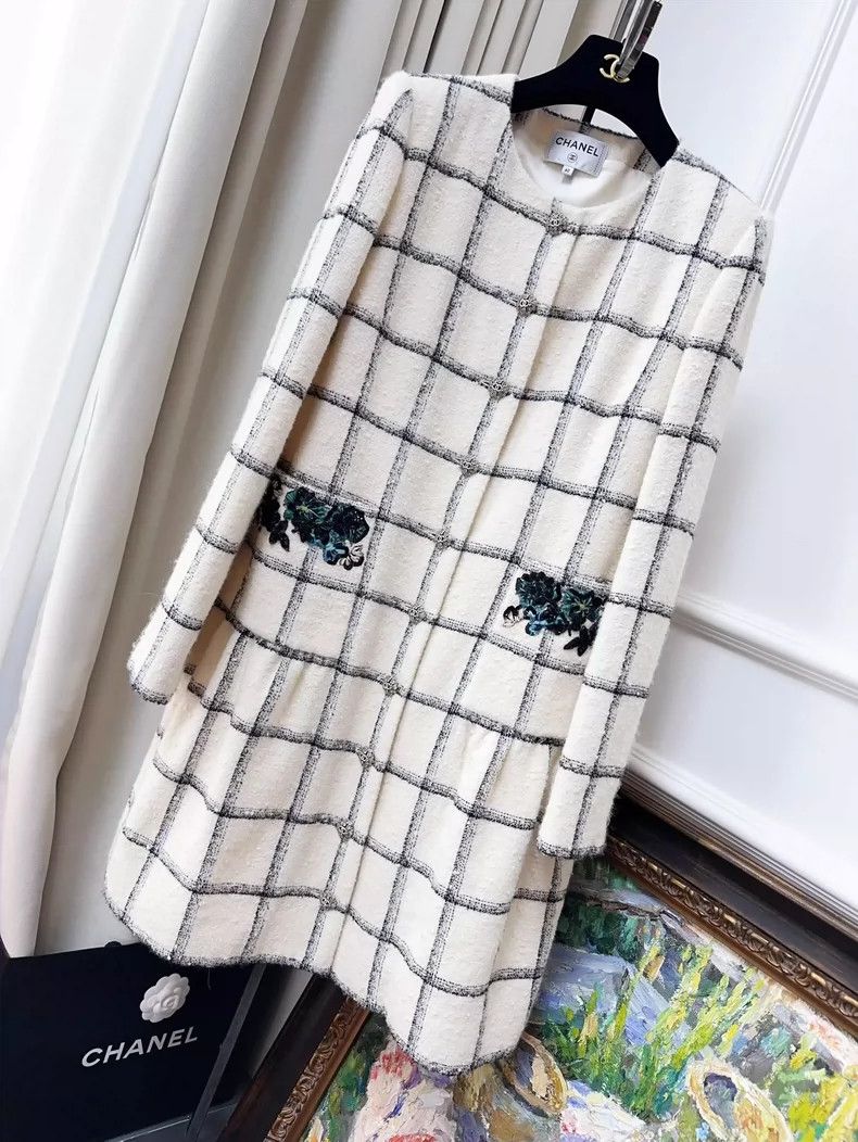 Chanel Chanel Beige Plaid Dress Coat With Embroidery Size M / US 6-8 / IT 42-44 - 7 Thumbnail