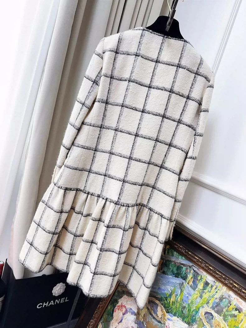 Chanel Chanel Beige Plaid Dress Coat With Embroidery Size M / US 6-8 / IT 42-44 - 8 Thumbnail