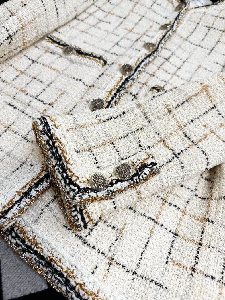 Chanel Chanel Classic White Jacket for Women Size M / US 6-8 / IT 42-44 - 5 Thumbnail