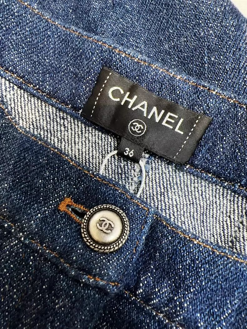 Chanel Chanel Denim Embroidered Letter Skirt Size 36 Size 36" / US 14 / IT 50 - 4 Thumbnail