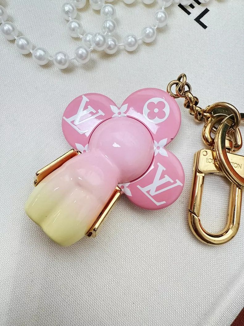 Louis Vuitton Pink Louis Vuitton Flower Keychain Clip Size ONE SIZE - 3 Thumbnail