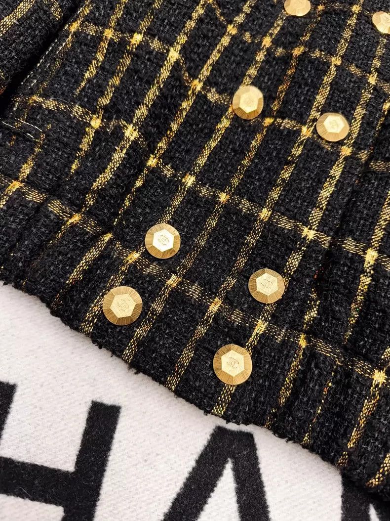 Chanel Chanel Black and Gold Double-Breasted Jacket Size M / US 6-8 / IT 42-44 - 2 Thumbnail