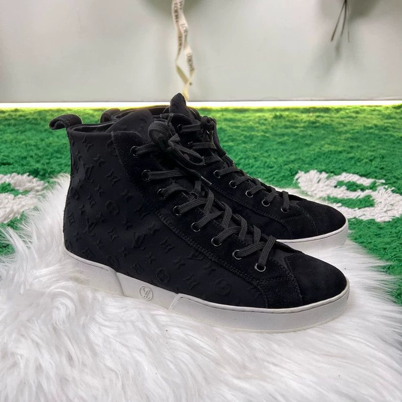 Louis Vuitton Louis Vuitton Black Embossed Sneakers Size 37 Size US 8 / IT 38 - 4 Thumbnail