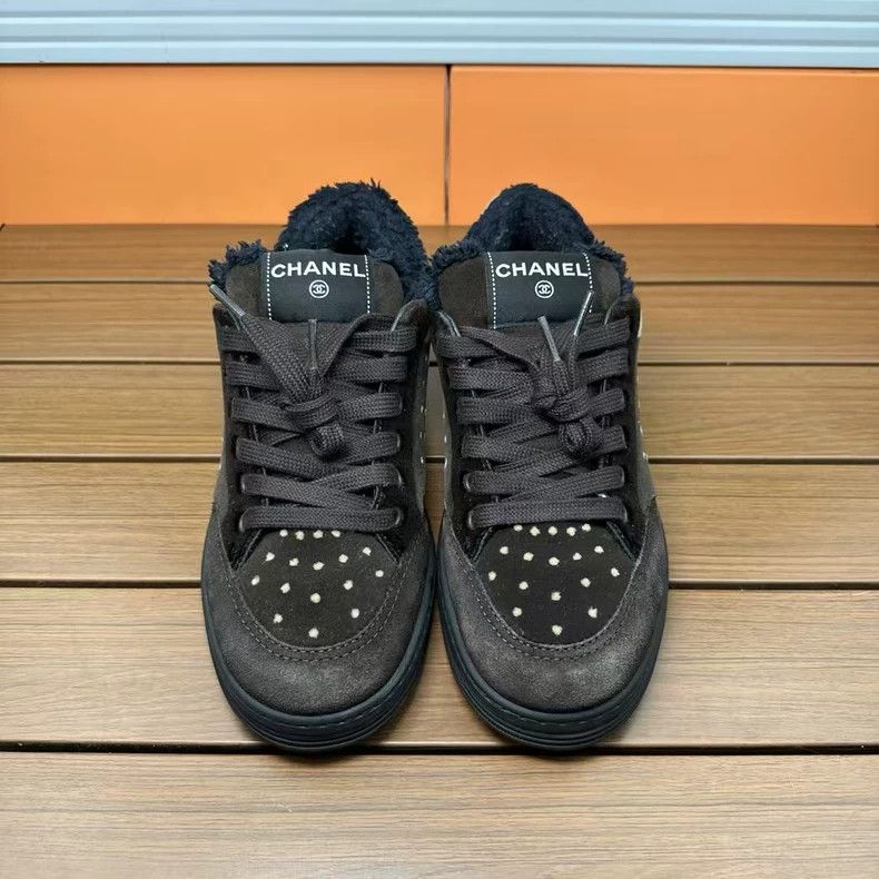 Chanel Chanel Plush Low-Top Casual Sneakers Size 37.5 Size US 8 / IT 38 - 3 Thumbnail