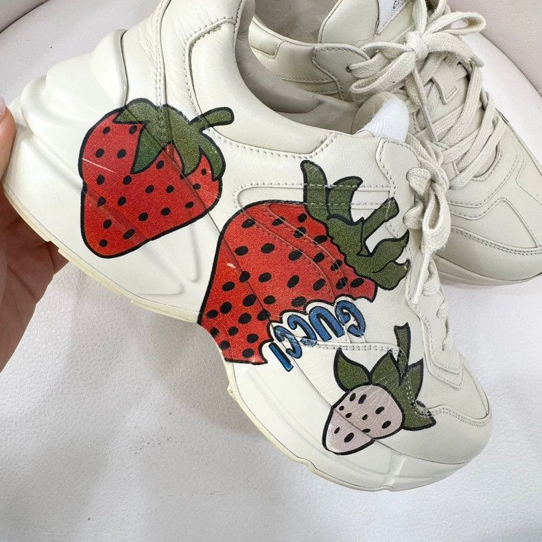 Gucci Gucci Strawberry Print Sneakers Size 38 Size US 7 / IT 37 - 2 Thumbnail