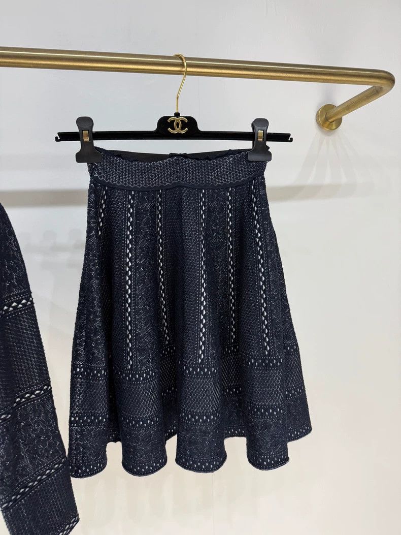 Alexander McQueen Alexander McQueen Knit Cardigan and Skirt Set Size XS / US 0-2 / IT 36-38 - 4 Thumbnail