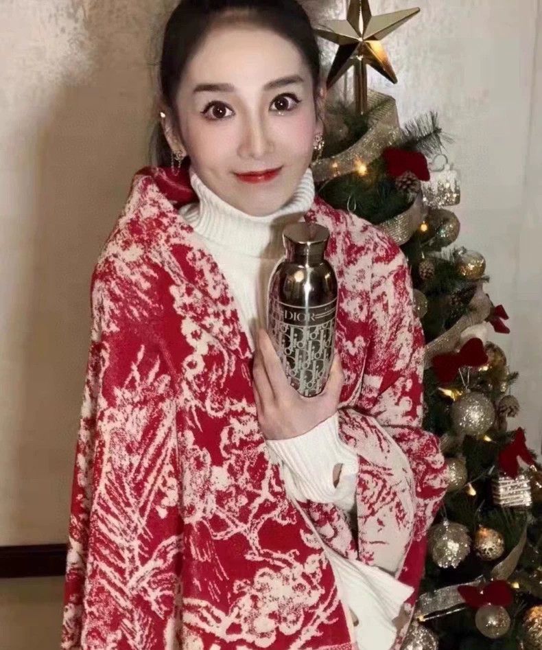 Dior New Dior Shawl and Thermos Gift Set Size US M / EU 48-50 / 2 - 6 Thumbnail