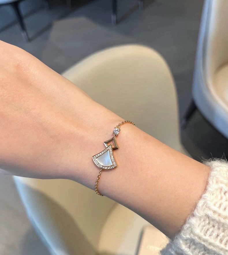 Bvlgari Bvlgari Mother of Pearl Bracelet Necklace Size ONE SIZE - 7 Thumbnail
