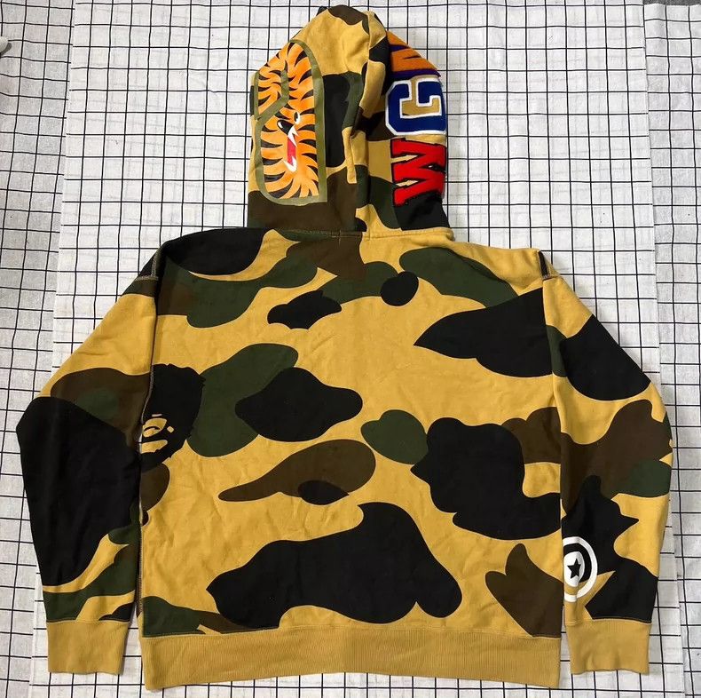 Bape Bape Camouflage Shark Hoodie Jacket Size US XL / EU 56 / 4 - 2 Thumbnail