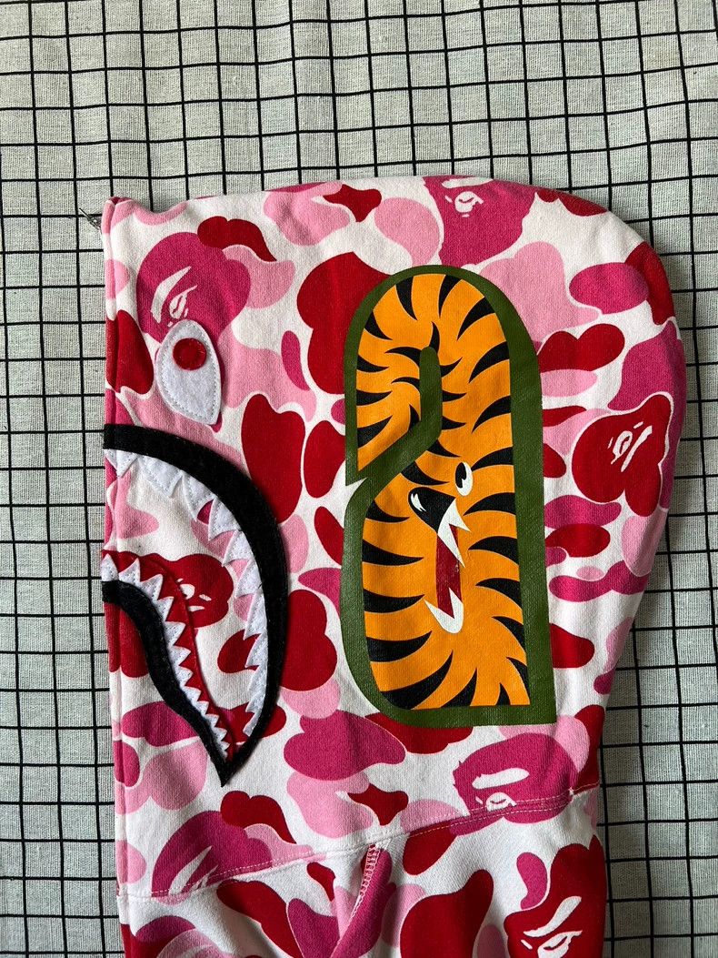 Bape Bape Shark Camo Hoodie Size M Size US M / EU 48-50 / 2 - 4 Thumbnail