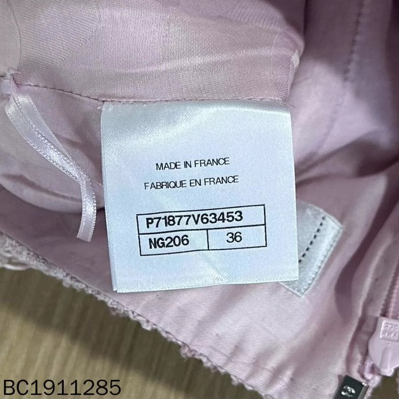 Chanel Pink Tweed Logo Mini Skirt by Chanel Size 36" / US 14 / IT 50 - 5 Thumbnail