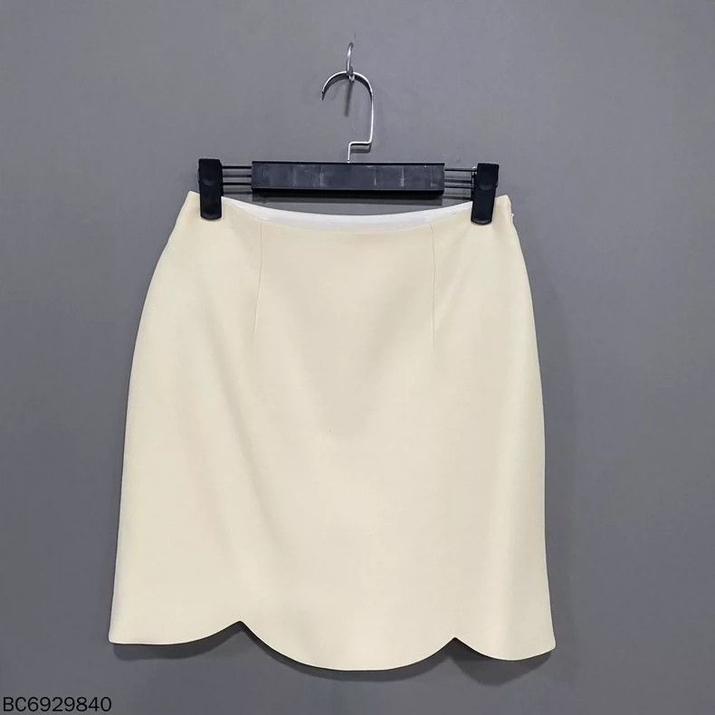 Dior Off-White Petal Hem Skirt by Dior Size 34" / US 12 / IT 48 - 2 Thumbnail